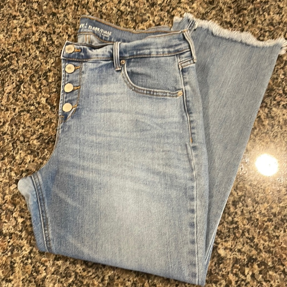 Old Navy Mid-Rise Cropped Flare size 14